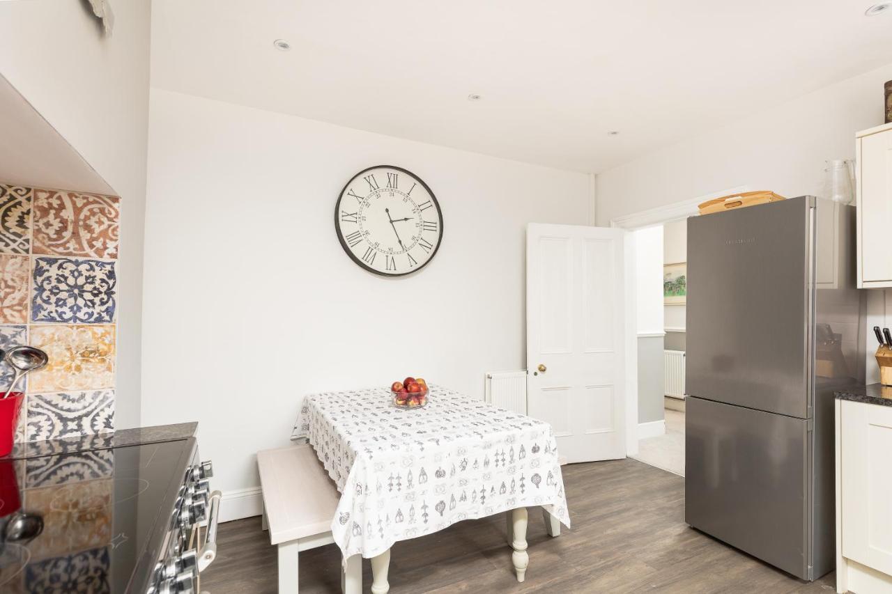 5 Bedroom Magnificent Georgian Townhouse- City Centre Bath Eksteriør billede
