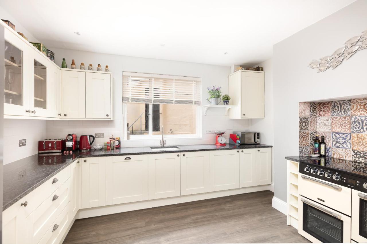 5 Bedroom Magnificent Georgian Townhouse- City Centre Bath Eksteriør billede