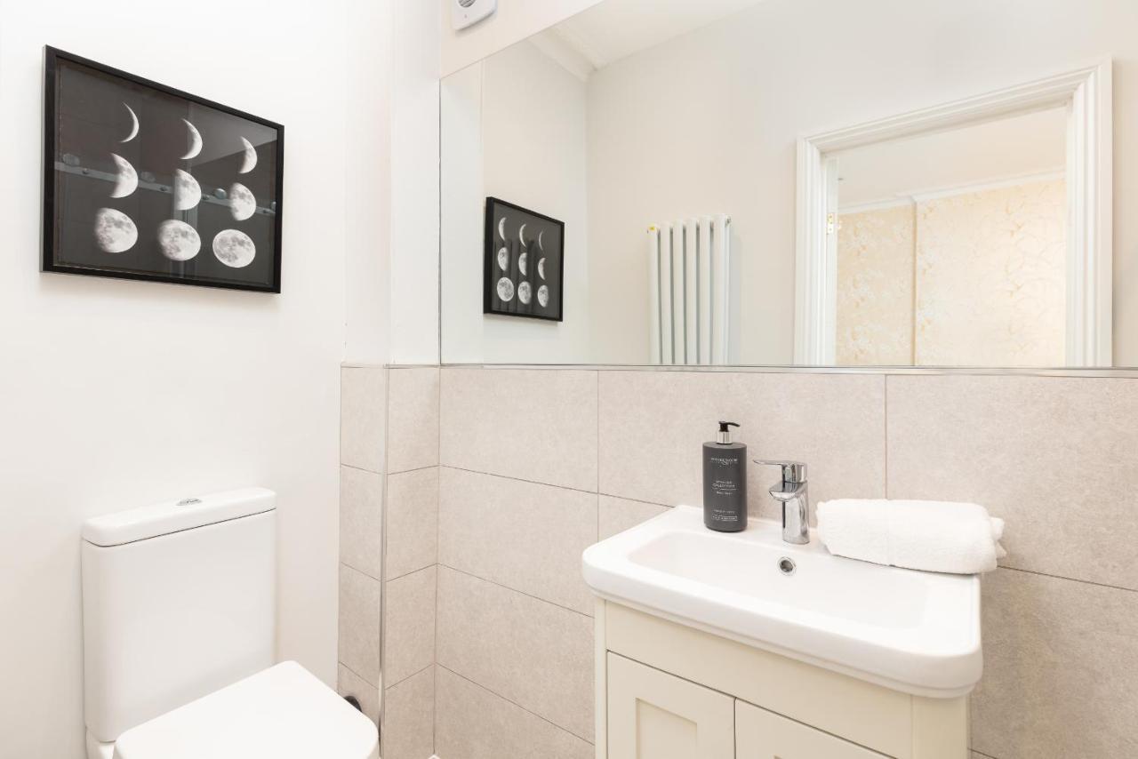 5 Bedroom Magnificent Georgian Townhouse- City Centre Bath Eksteriør billede