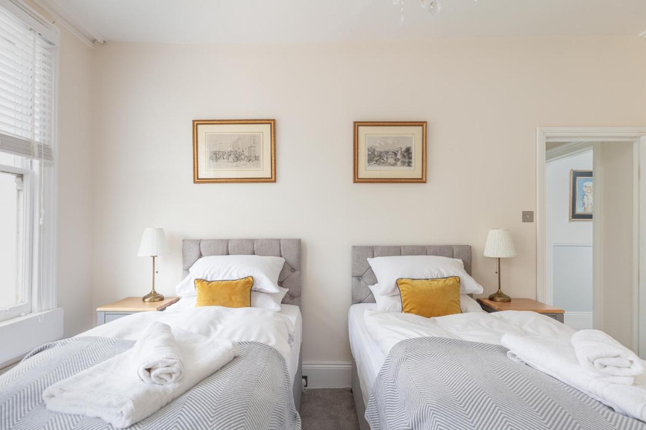 5 Bedroom Magnificent Georgian Townhouse- City Centre Bath Eksteriør billede