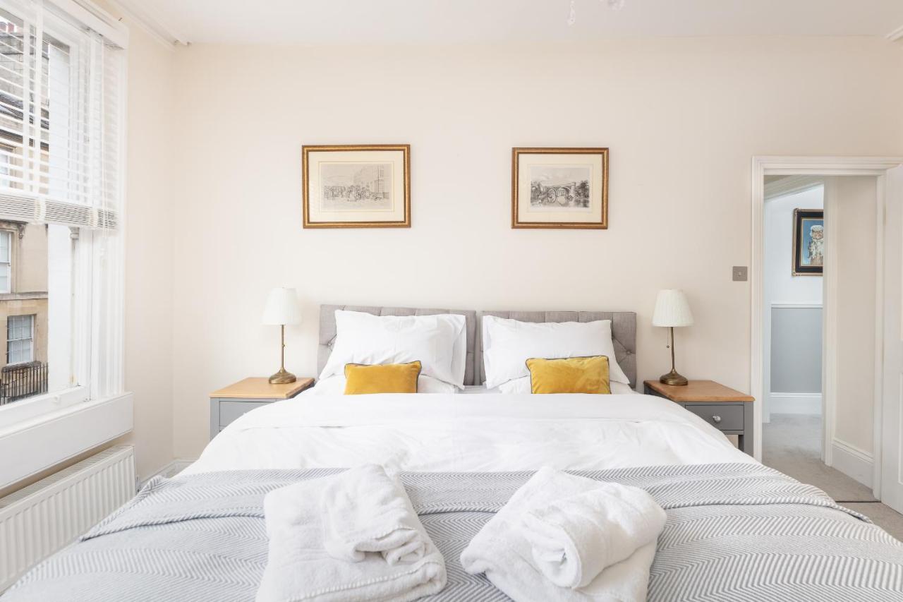 5 Bedroom Magnificent Georgian Townhouse- City Centre Bath Eksteriør billede