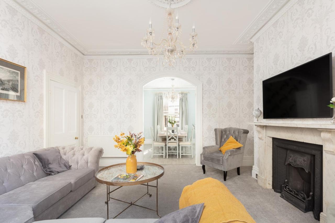5 Bedroom Magnificent Georgian Townhouse- City Centre Bath Eksteriør billede